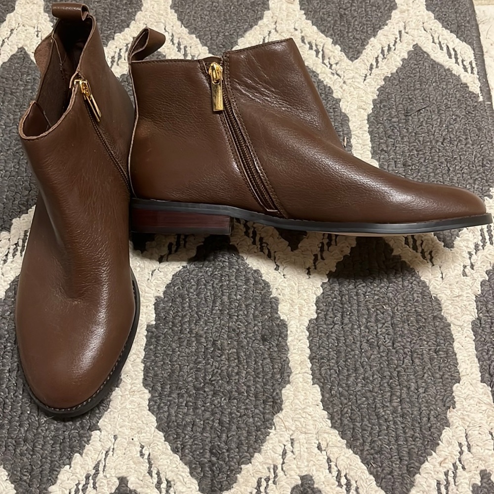 EUC Lands' End leather Chelsea boots size 8B